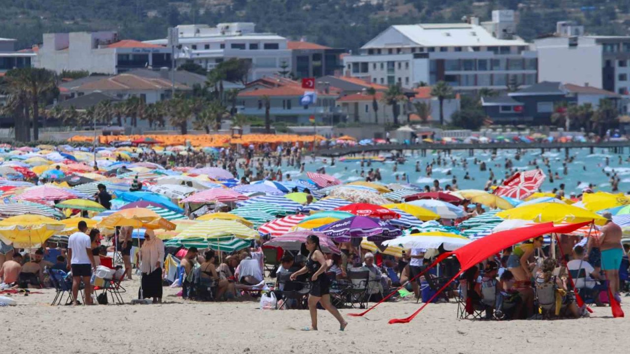 Çeşme’de plajlar doldu taştı nüfus 1 milyonu geçti