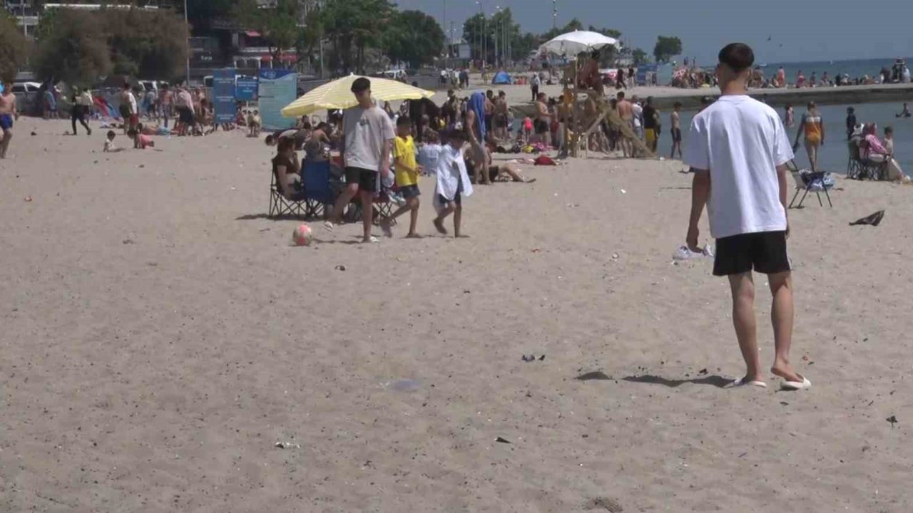 Küçükçekmece’de bayramın 2’nci gününde vatandaşlar sahile akın etti