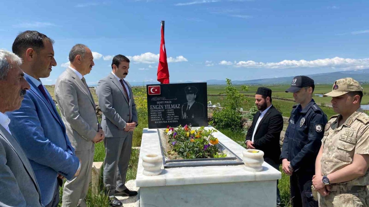 Arpaçay’da şehitler bayramda unutulmadı