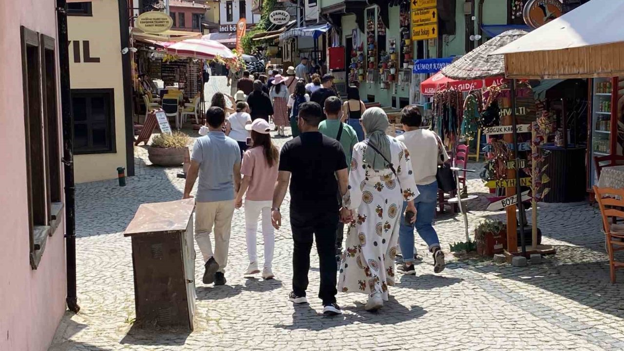 Turistler bayram tatilinde Tarihi Odunpazarı Evleri’ni ziyaret etti