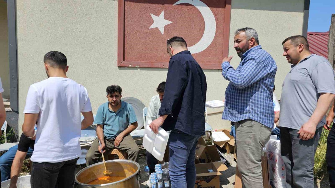 Boyabat Çattepe’de yıllardır süren bayram geleneği