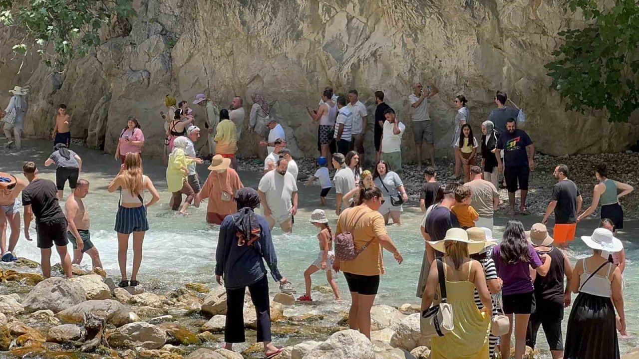 Saklıkent Kanyonu’nda bayram yoğunluğu