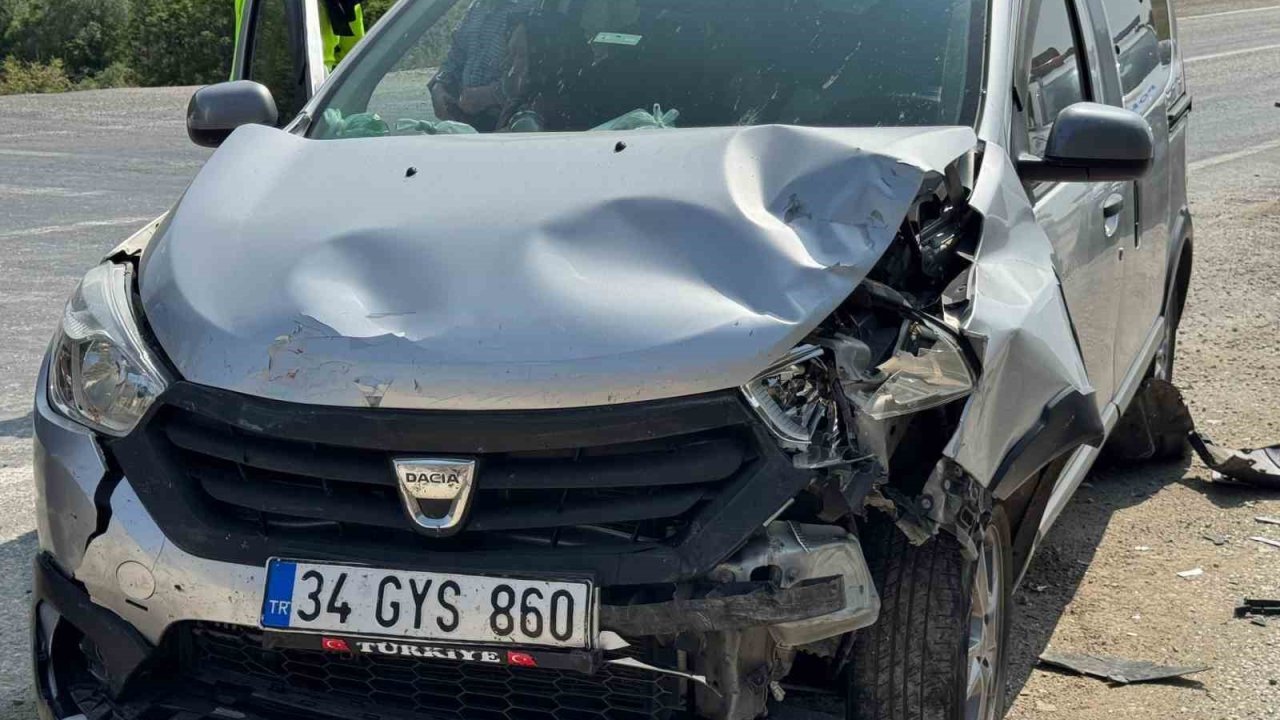 Kastamonu’da iki hafif ticari araç çarpıştı: 1 yaralı