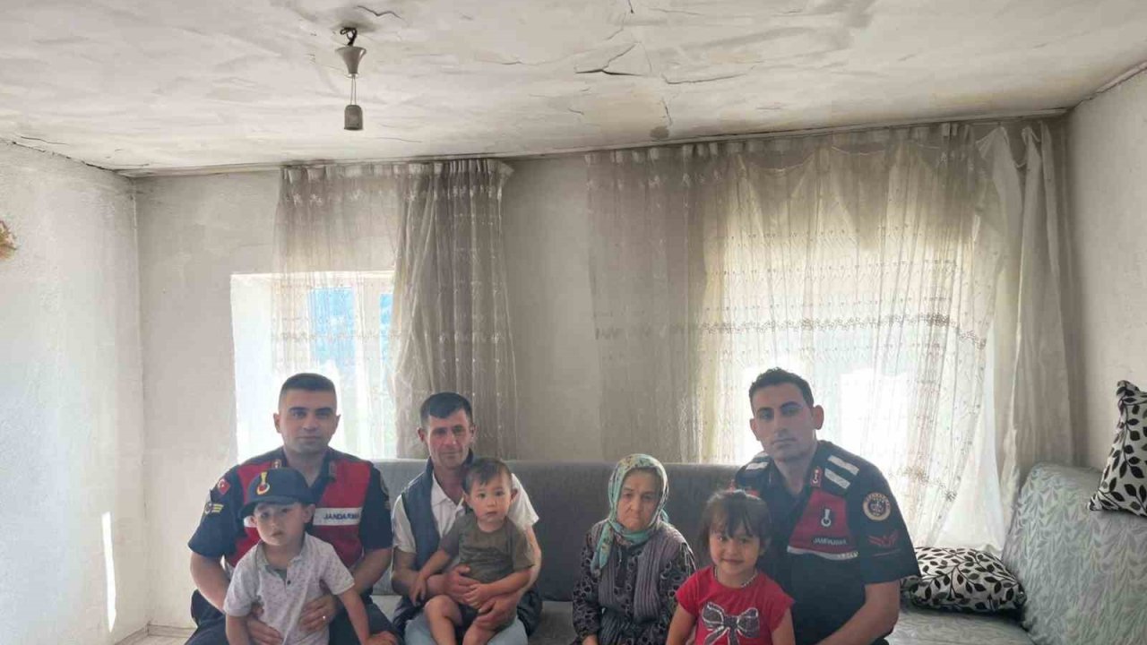 Gördes Jandarmasından şehit yakınlarına bayram ziyareti