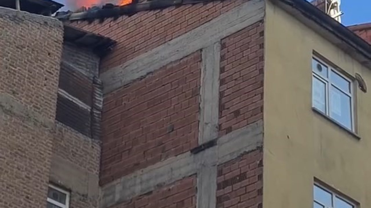 Elazığ’da çatı yangını, paniğe neden oldu