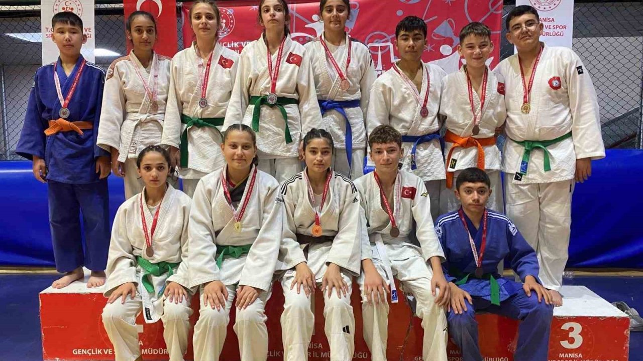 Salihlili judocuların yıldızı, bu kez Manisa’da parladı