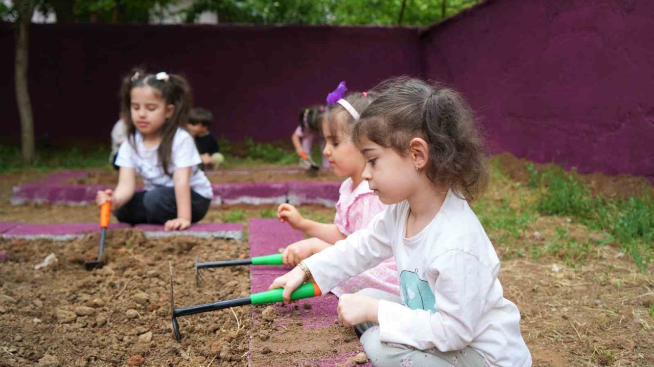 Muş’ta minik öğrenciler toprakla buluştu