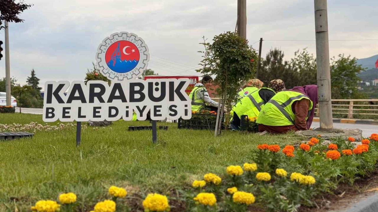 Karabük Belediyesi kenti çiçeklerle renklendiriyor