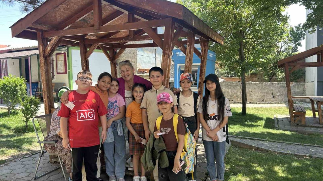 Yeşiltepe’de harçlıklar muhtar teyzelerinden