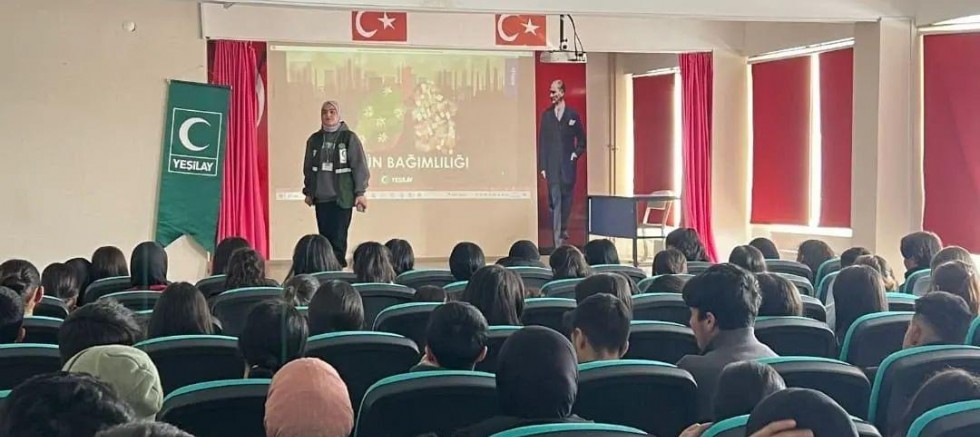 Yeşilay Kars Şubesi’nden Öğrencilere Farkındalık Etkinliği