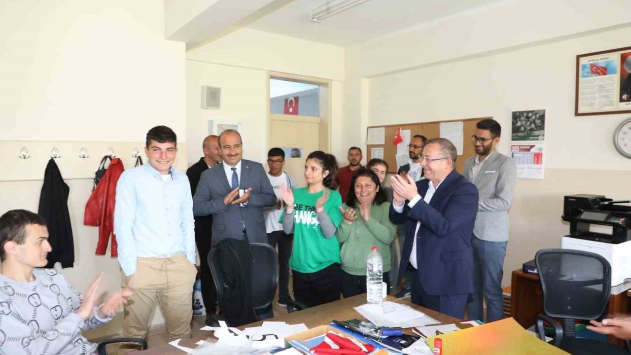 Vali Polat, okul ziyaretlerine devam ediyor