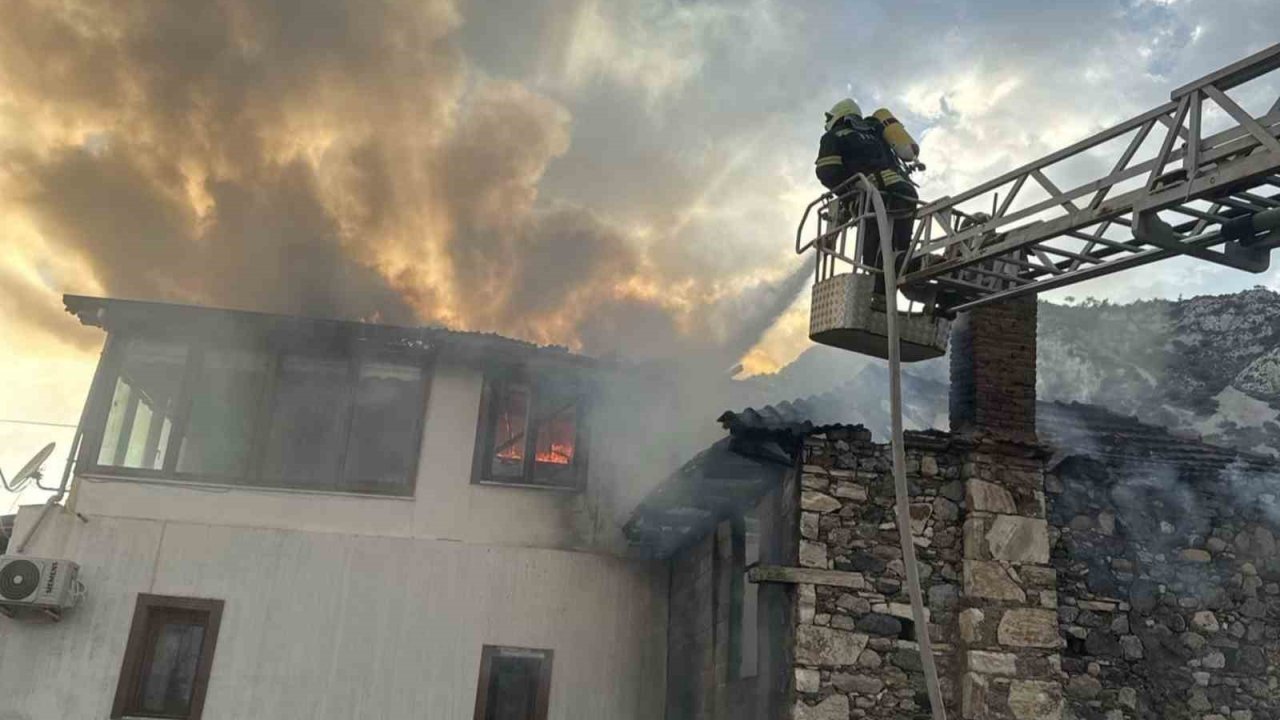 Muğla Büyükşehir itfaiyesi bayram tatilinde 121 olaya müdahale etti