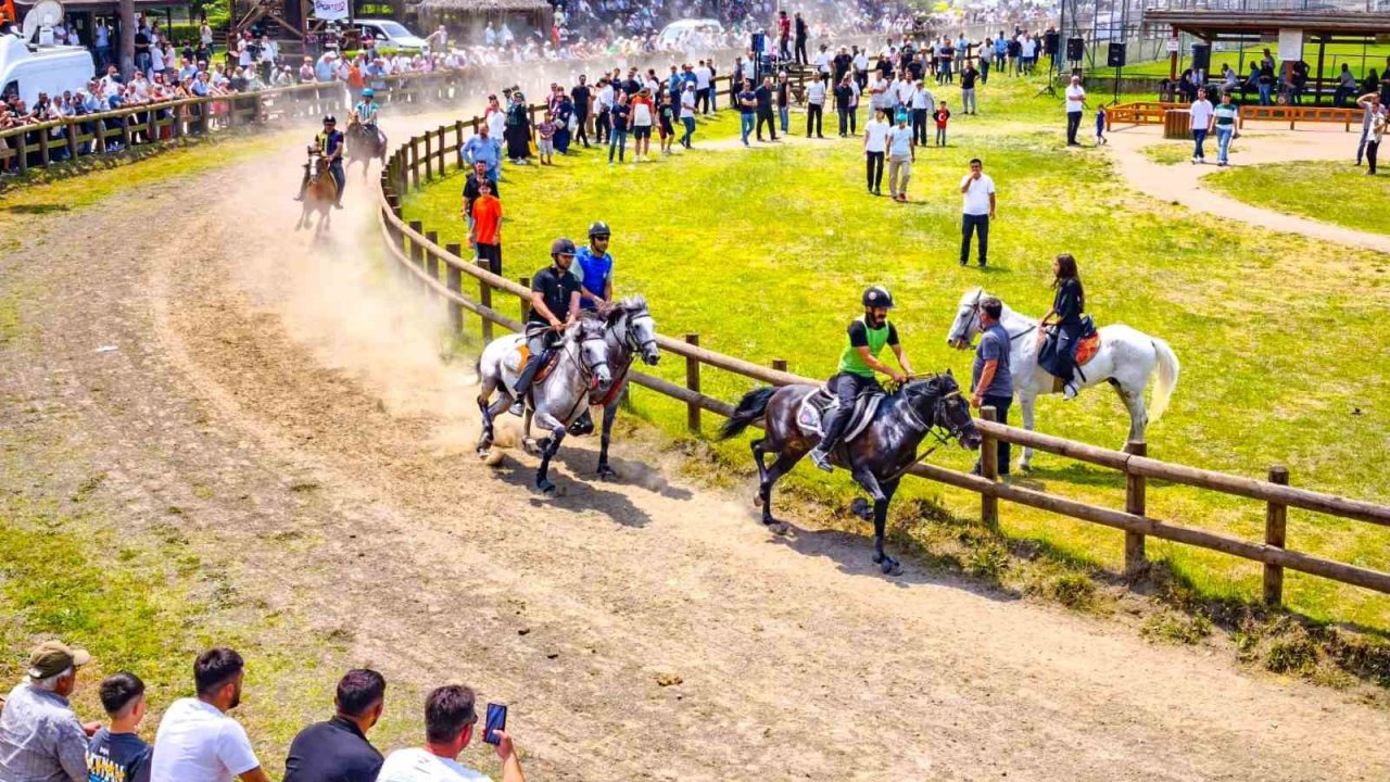 Ünye’de rahvan at yarışları heyecanı