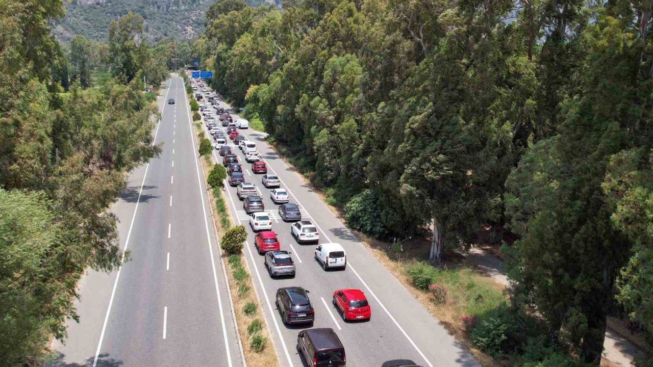 Muğla’ya bayram tatilinde 246 bin 582 araç giriş yaptı