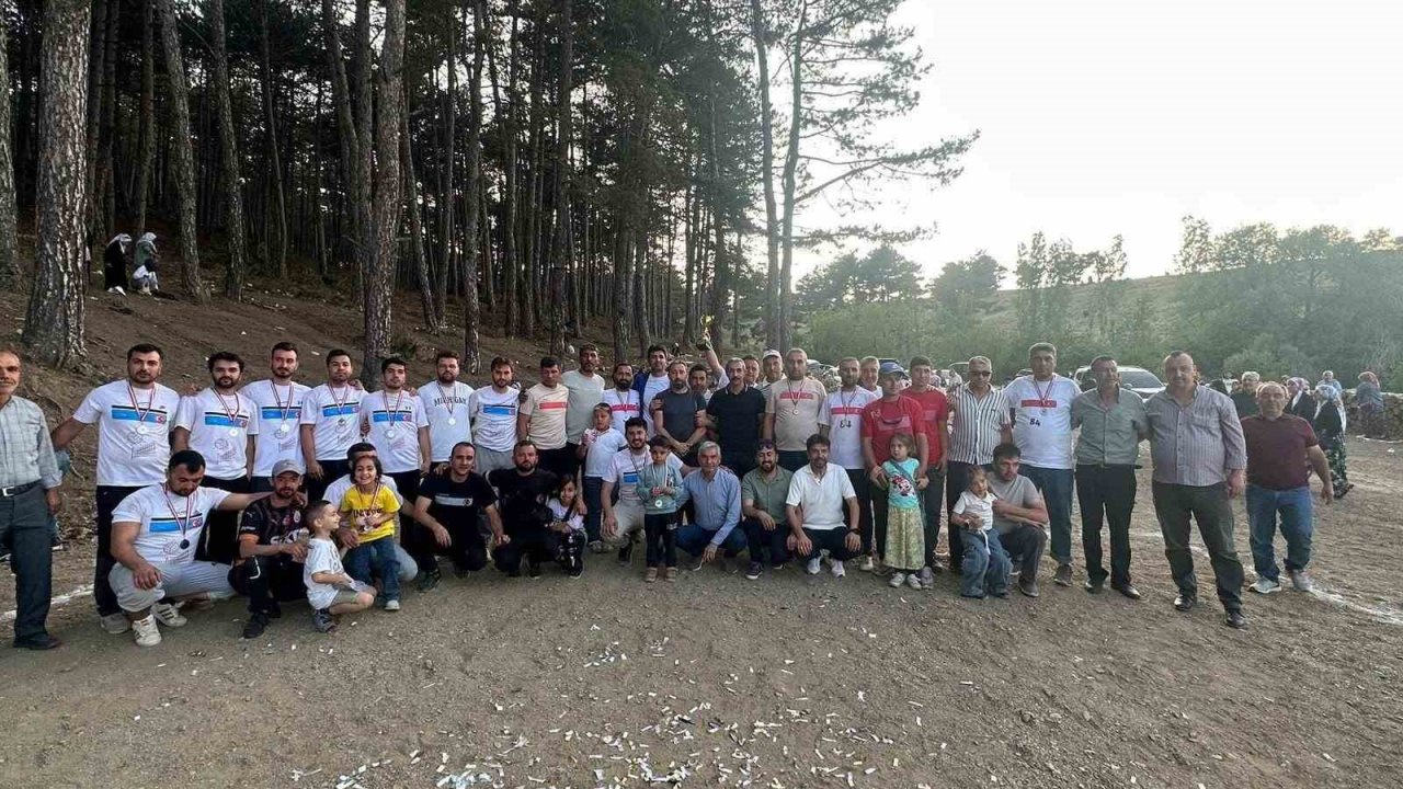 Yeniüreğil köyünde geleneksel Voleybol Turnuvası