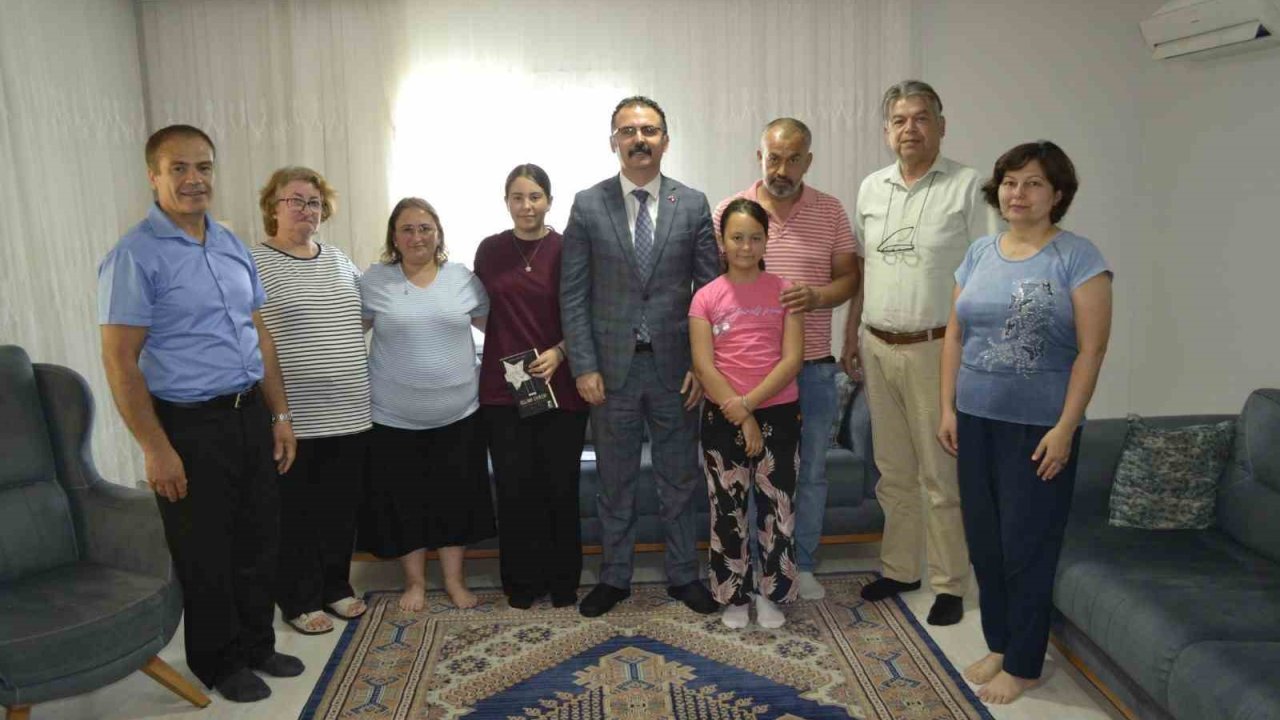 Kaymakam Ateş öğrencilerin evlerine misafir oldu