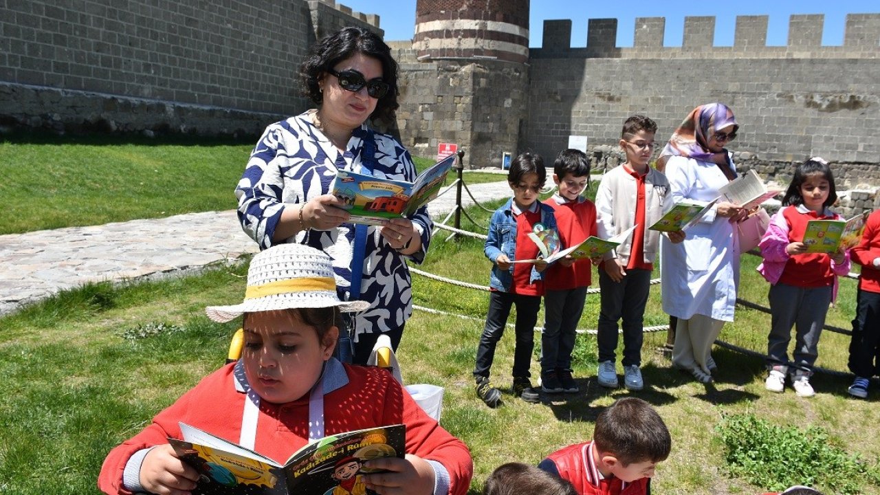 Erzurum kalesinde okuma şenliği