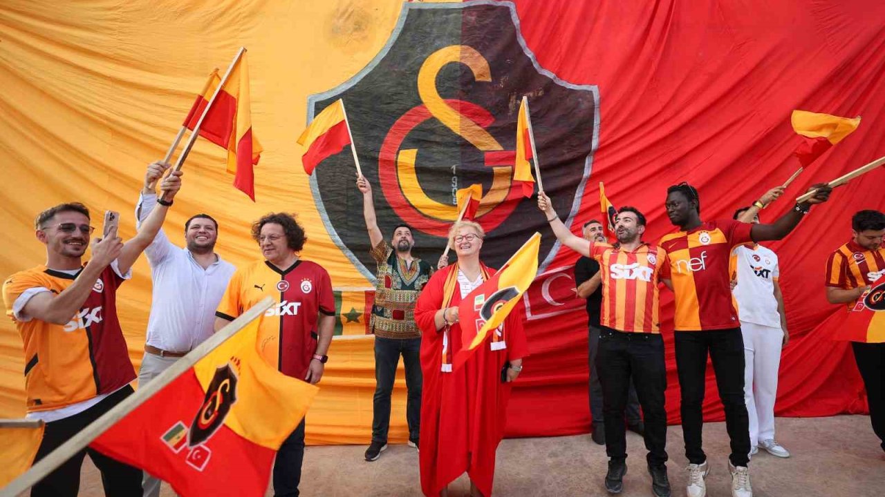Galatasaray’ın 25. şampiyonluğu Senegal’de coşkuyla kutlandı