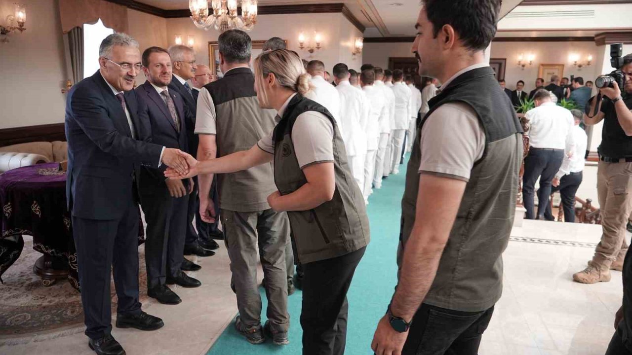 Bursa protokolü bayramlaştı