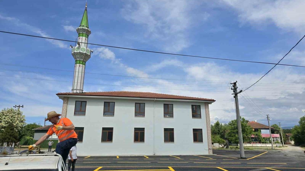 Cami çevresi düzenlendi