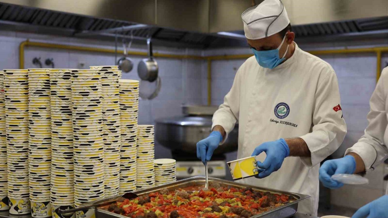 Büyükşehir Aşevi’ne yapılan kurban bağışlarıyla binlerce sofra şenlenecek