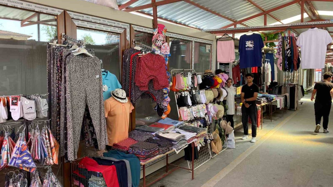 Kanalboyu esnaf çarşısı AVM’leri aratmıyor