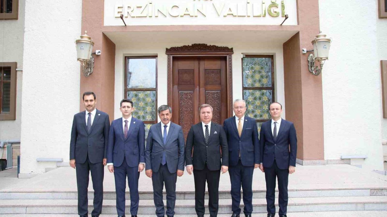 Vali Aydoğdu, başka illere atamaları yapılan kaymakamları makamında kabul etti