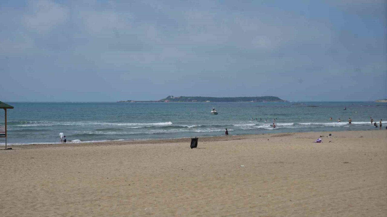 Denizde kaybolduğu iddia edilen genci arama çalışmaları 22 saattir sürüyor