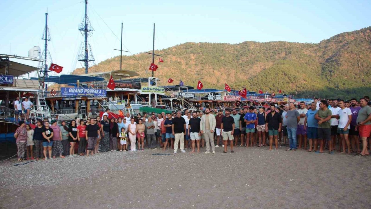 Sahile yanaşamayan tur tekneleri kornalı eylem yaptı