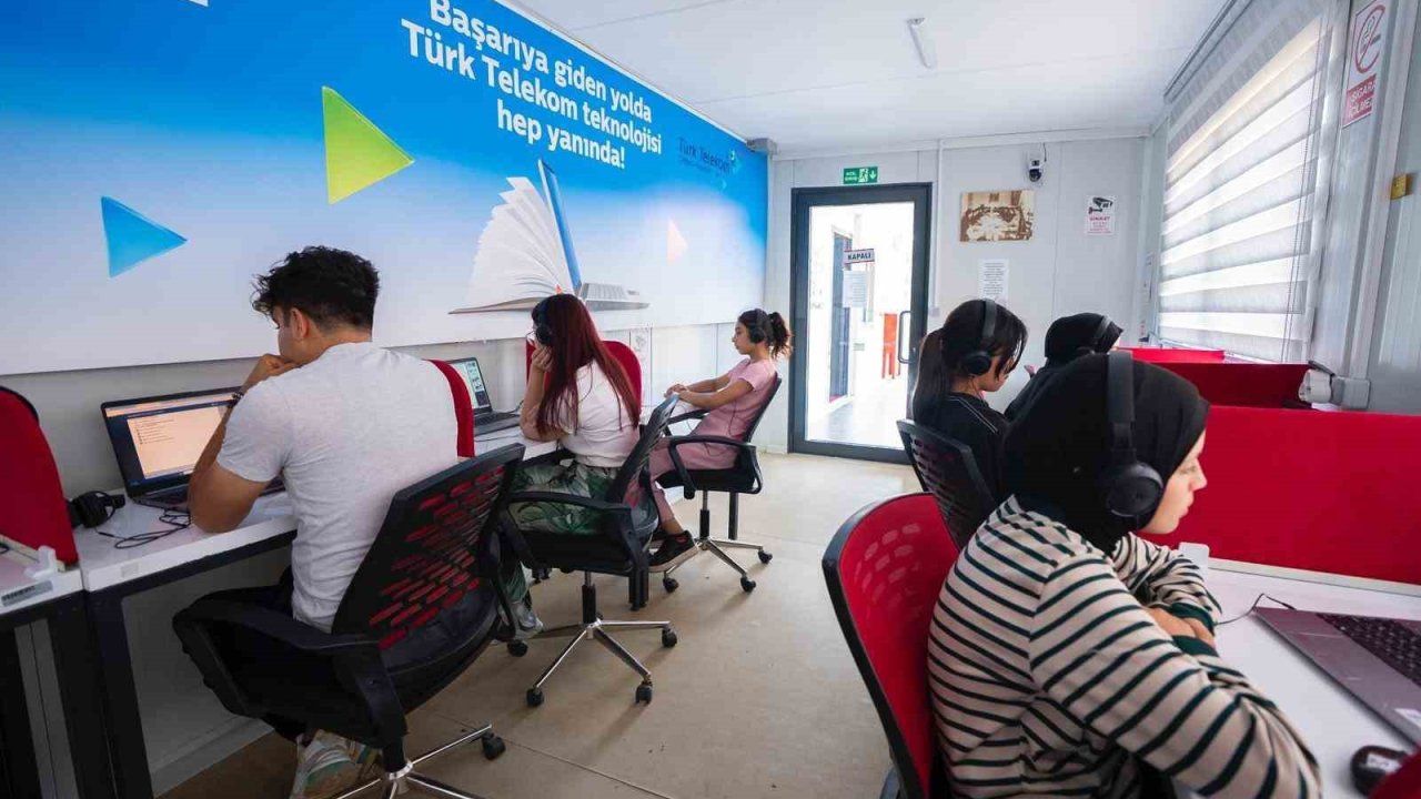 80 bine yakın öğrenci LGS ve YKS hazırlığında 100. Yıl Kütüphaneleri’nden faydalandı