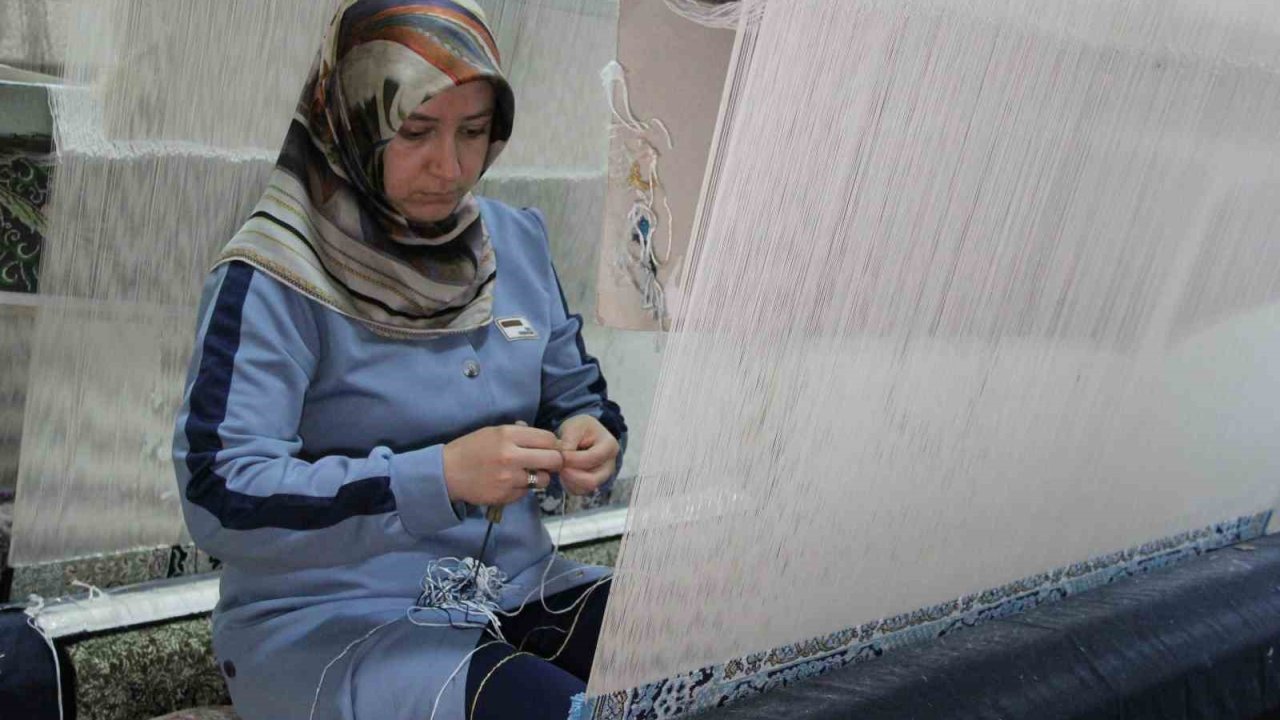 Çorumlu kadınlar ipeği sanata dönüştürüyor, aile bütçesine katkı sağlıyor