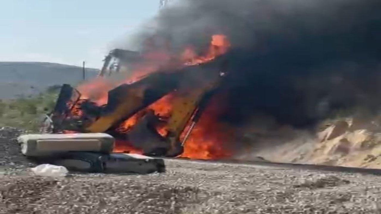 Malatya’da iş makinesi alev alev yandı