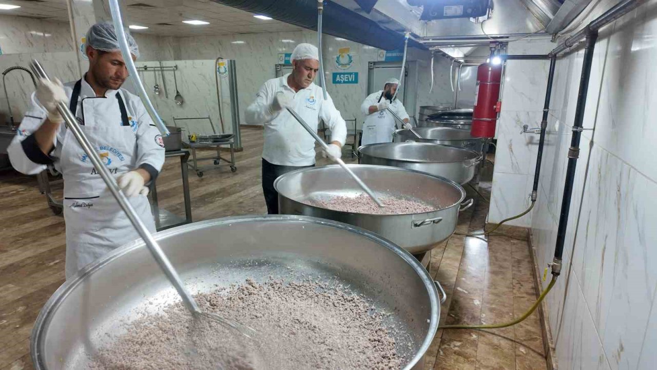 Haliliye’de ihtiyaç sahiplerine sıcak yemek hizmeti
