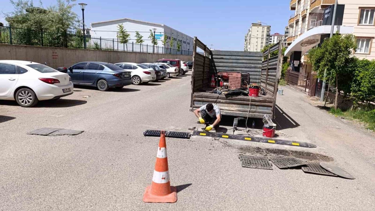 Siirt’te durak, duba ve kasis çalışmaları sürüyor