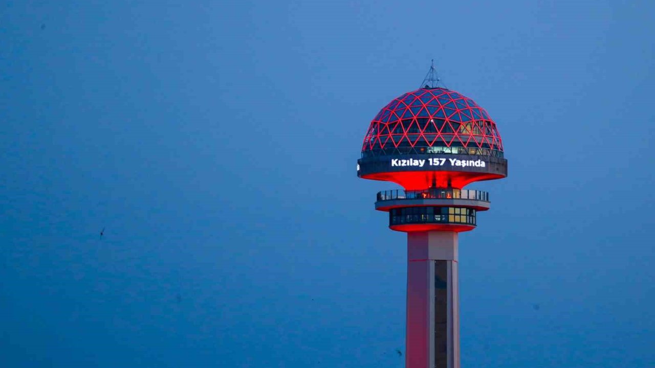 Kızılay’ın 157’nci kuruluş yıldönümünde simge yapılar kırmızıya büründü