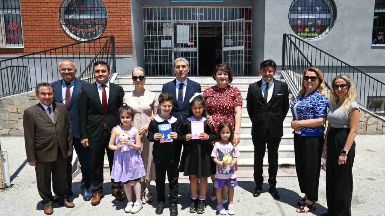 Vali Aktaş resim sergisini ziyaret etti