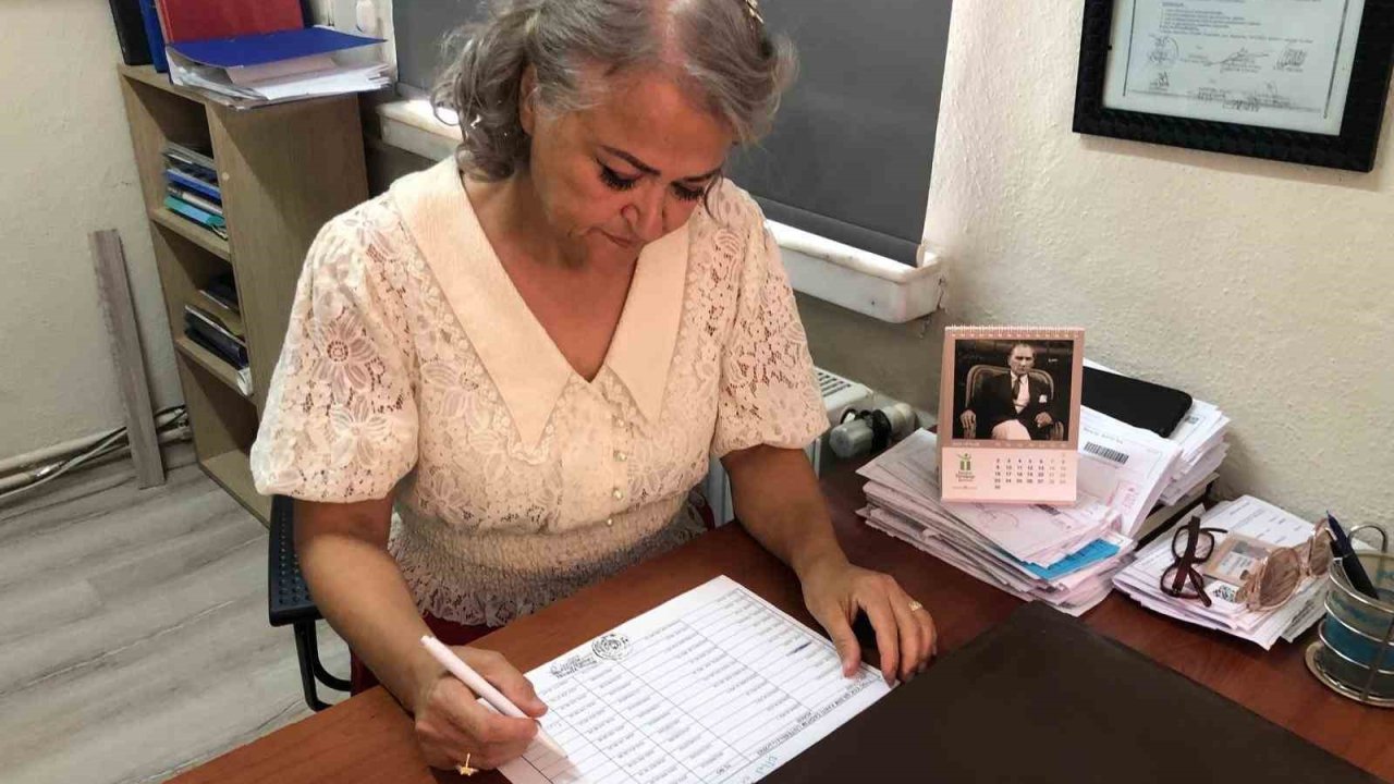 Muhtarlık görevinden kazandığı tüm parayı ihtiyaç sahibi çocuklara harcayacak