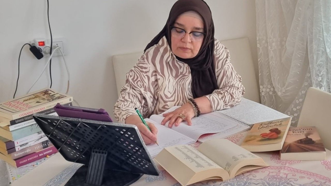 60’ından sonra üniversite mezunu oldu, şimdi iki kitapla okurlarıyla buluşuyor