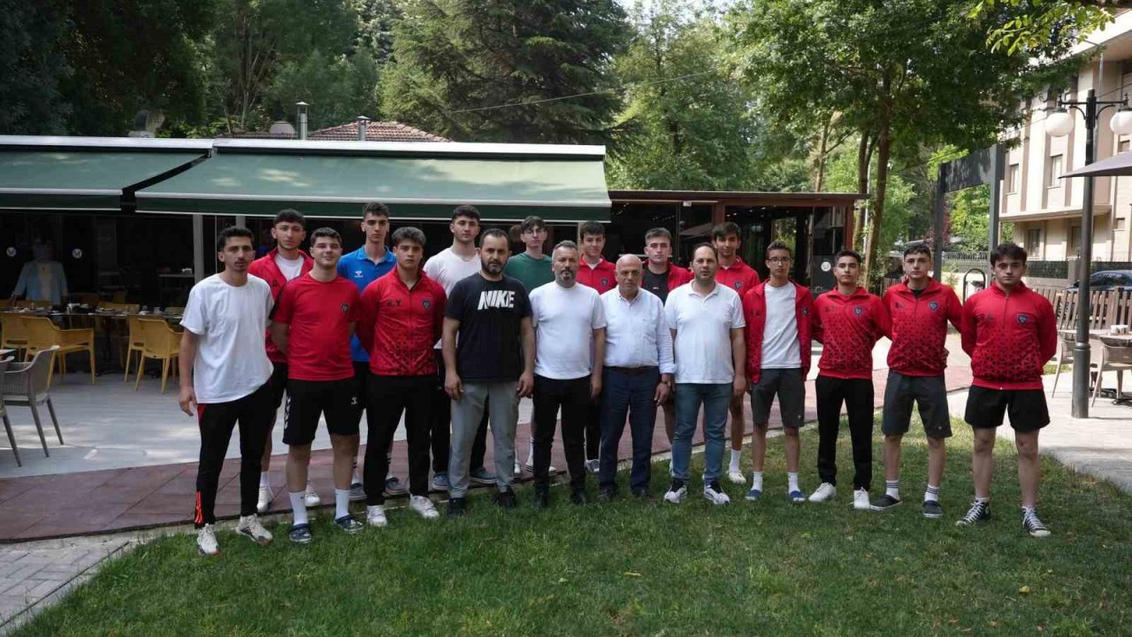 Türkiye finalleri için Kayseri’ye uğurlandılar