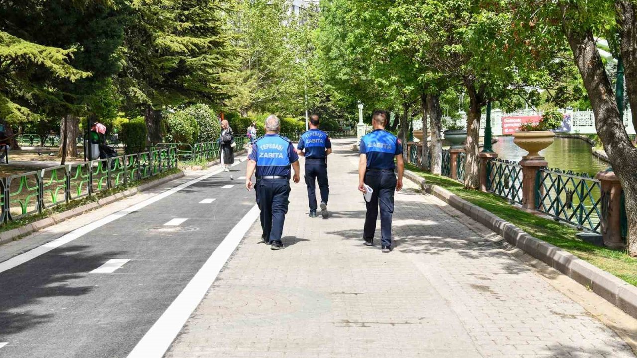 Yerlere sigara izmariti, çöp atan 62 vatandaşa 183 bin 86 lira para cezası uygulandı