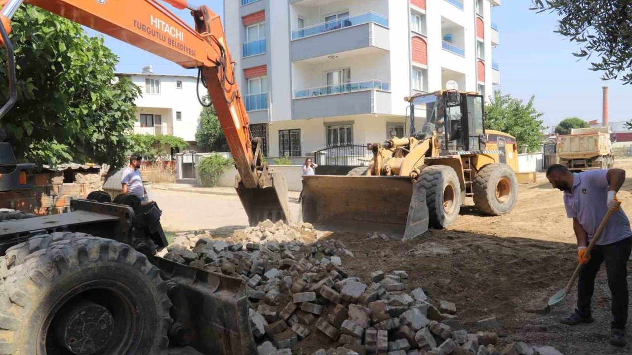 Turgutlu’nun sokakları bir bir yenileniyor