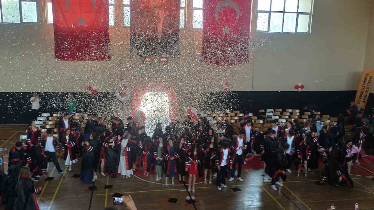 Devrek Hamidiye Anadolu lisesinden mezuniyet töreni