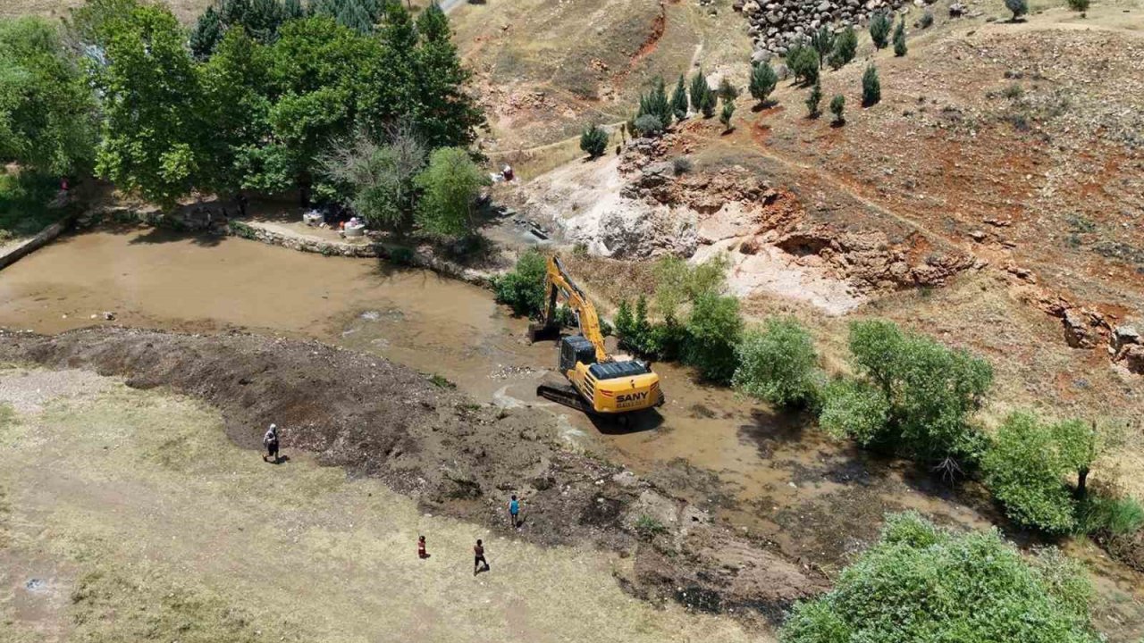 Araban Sıtma Pınar Çayı’nda temizlik çalışması yapıldı