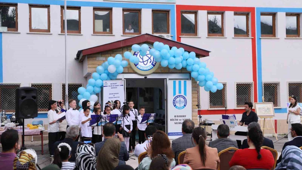 Bayburt Bilim ve Sanat Merkezi öğrencileri konser verdi
