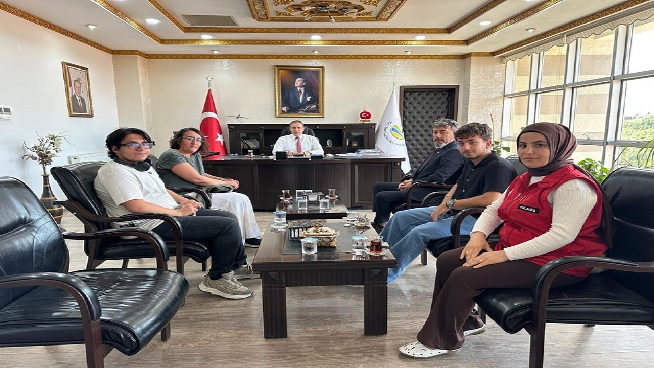 Kaymakam Memiş, münazara yarışmasında dereceye giren öğrencileri ödüllendirdi