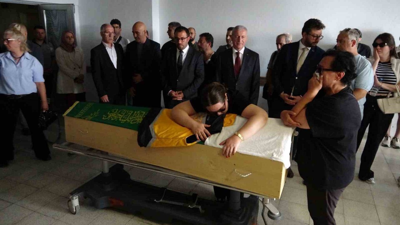 Düğününe 3 ay kalmıştı...Nişanlısı tabutuna sarılarak gözyaşı döktü