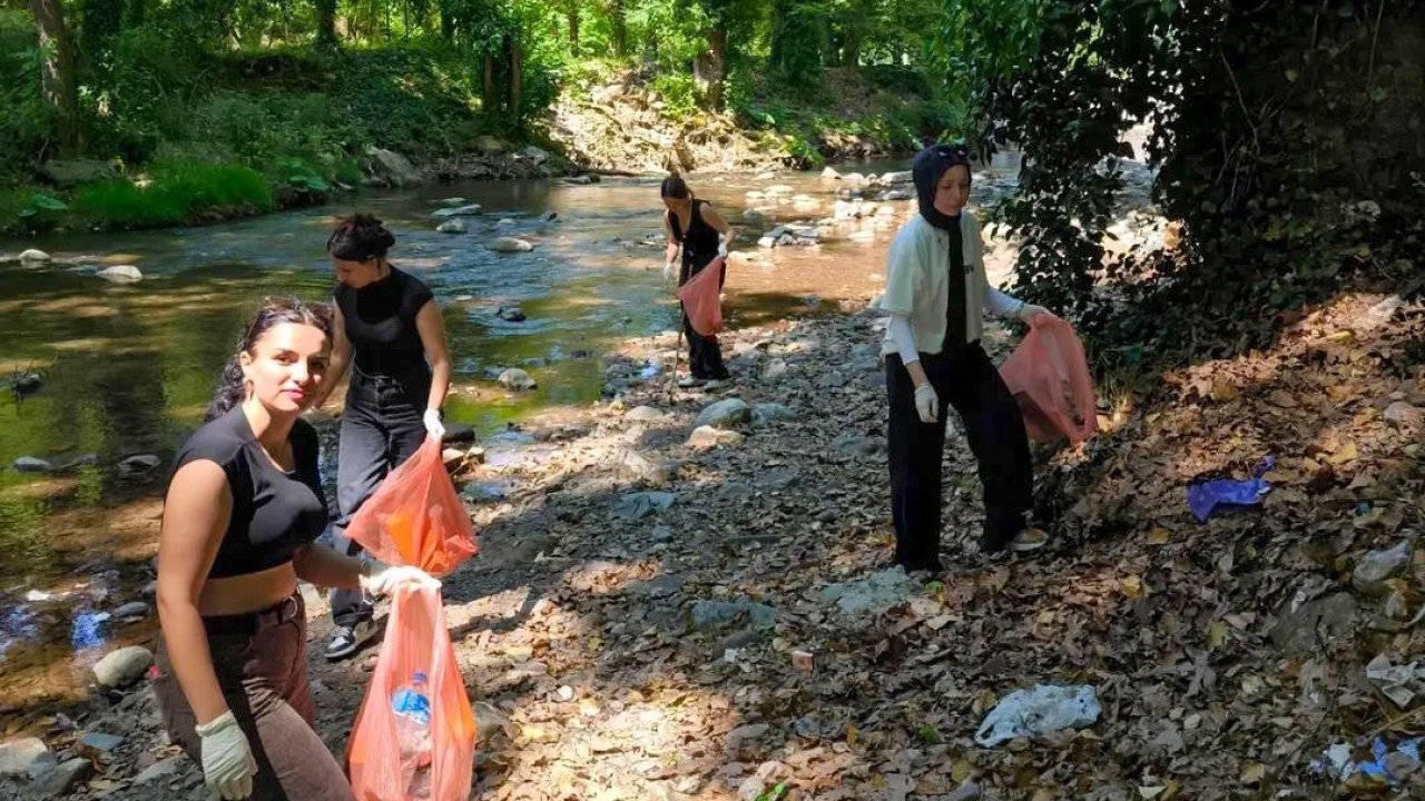 Çevre bilinci için doğa yürüyüşü düzenlediler