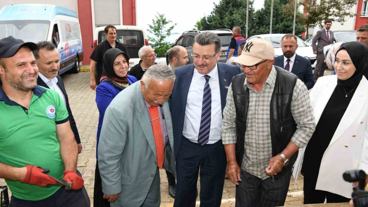 Huzurevindeki yaşlı babaları unutmadı