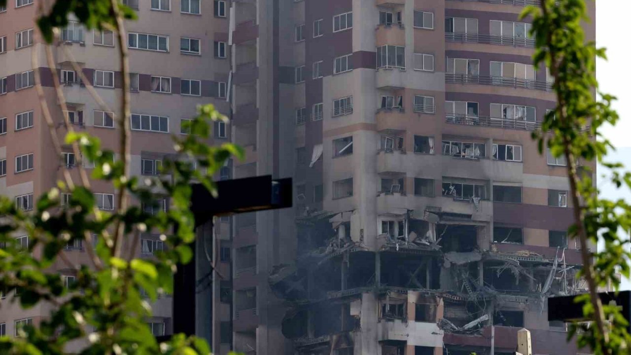 İsrail’in saldırıları sonucu Tahran’da 78, Tebriz’de 5 kişi hayatını kaybetti