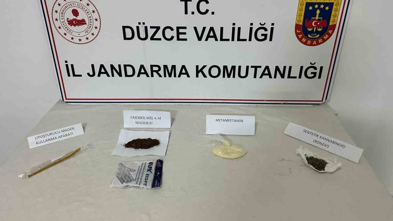 Sakarya’dan Düzce’ye uyuşturucu getirirken yakalandı